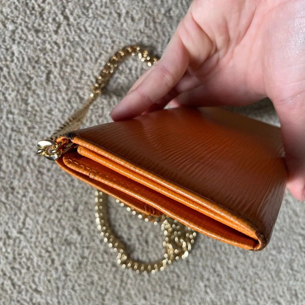 Authentic Louis Vuitton Epi leather Sarah wallet on chain crossbody - Picture 4 of 8